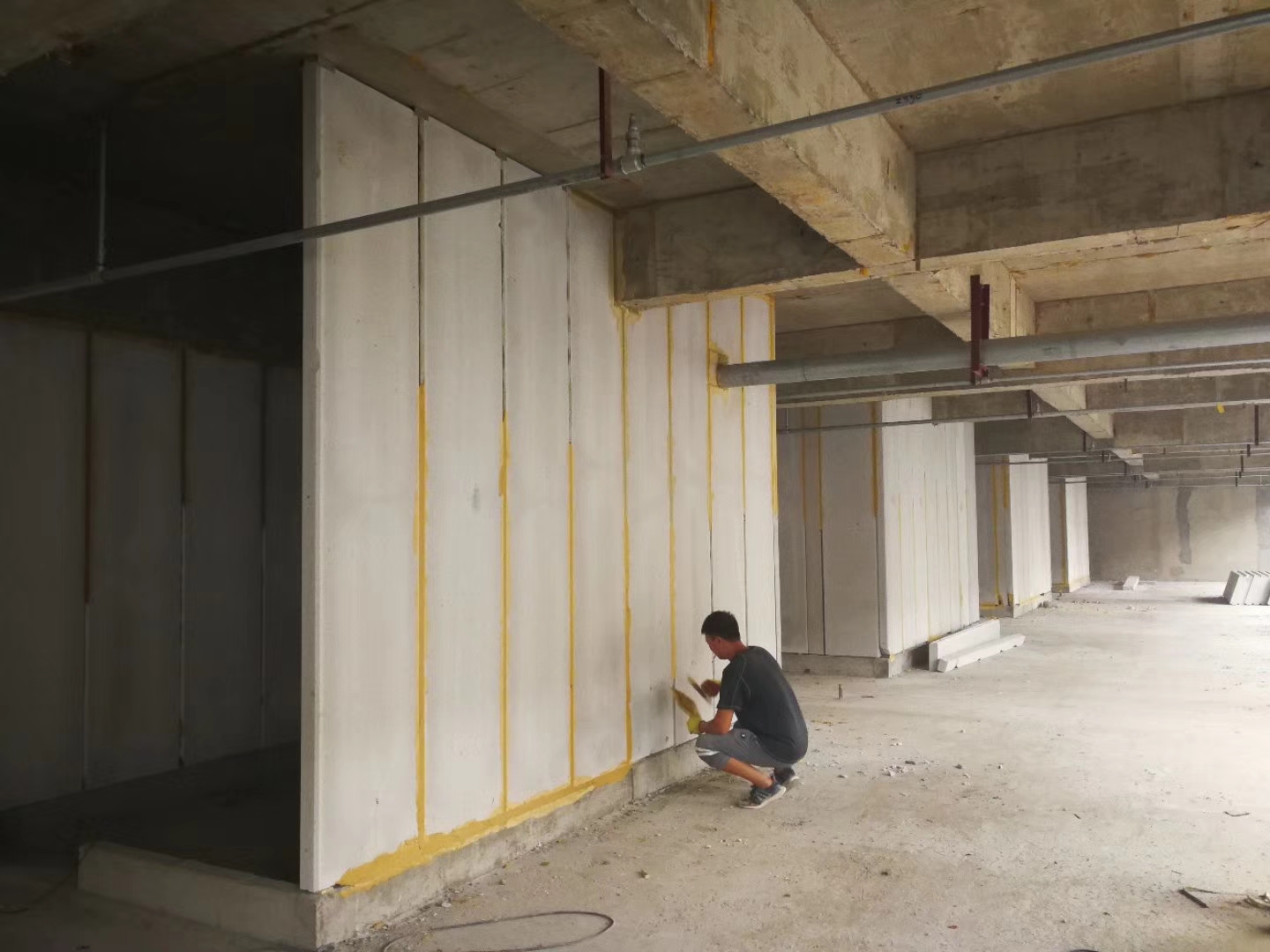 盐城无机发泡轻骨料混凝土隔墙板施工技术性能研究